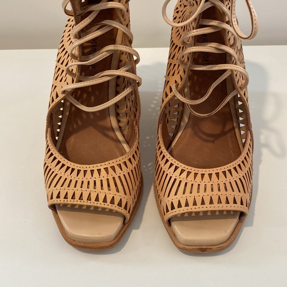 Jeffery Campbell lace front wedge with zipper back size 11 - Picture 5 of 9